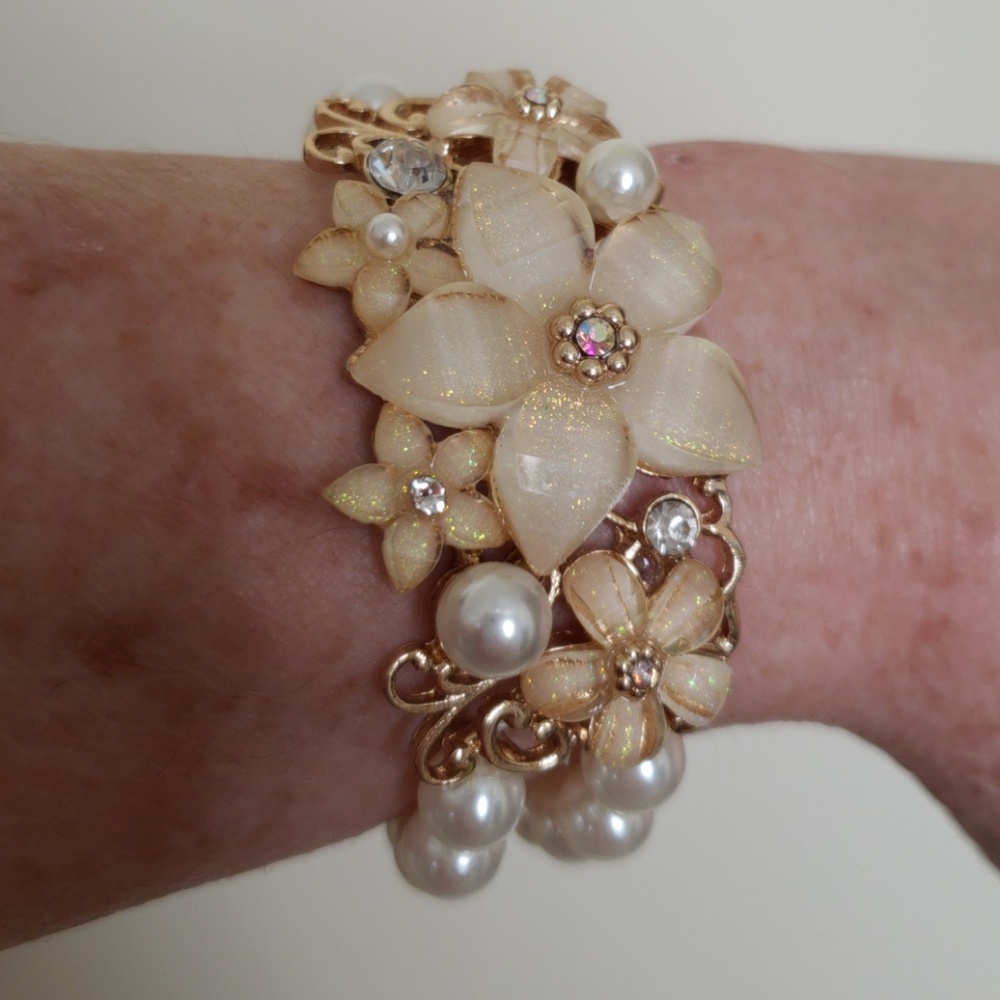 Pearl bracelet
